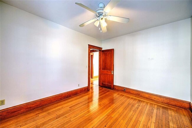 Building Photo - 910 Hope St