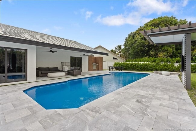 Building Photo - 5143 Deerhurst Crescent Cir