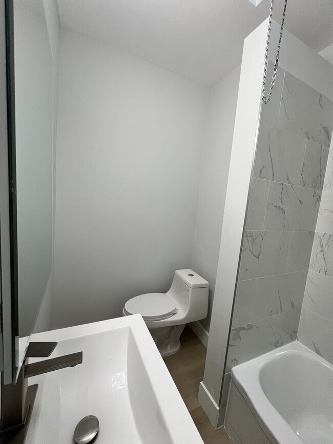 Building Photo - 1502 S Etting St