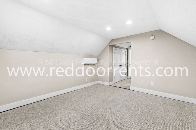 Building Photo - 2028 Hoyt Ave