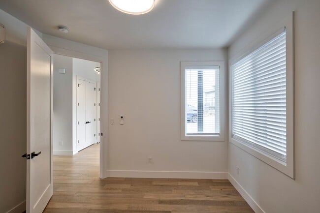 Building Photo - 2580 N W Awbrey Point Cir