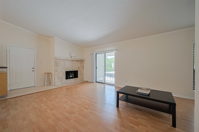 Building Photo - 2425 Augusta Dr