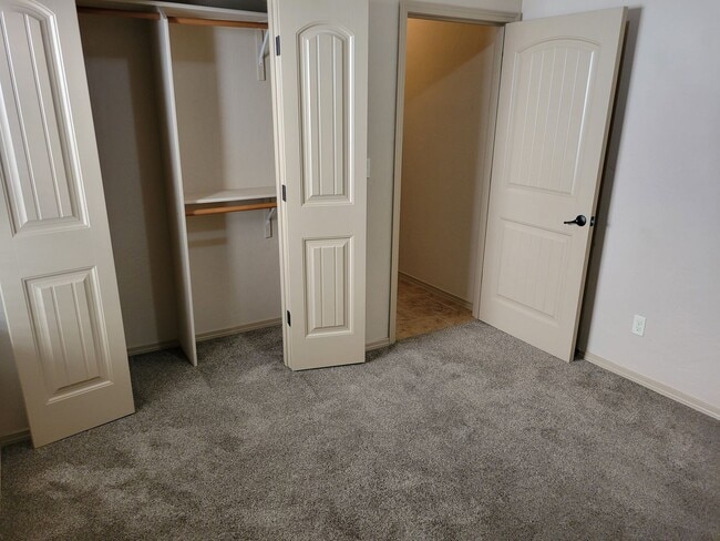Building Photo - 3 Bedroom, 2 Bathroom Home!