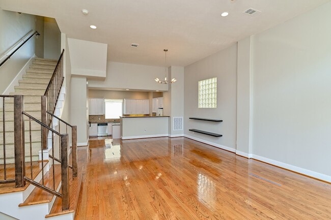 Building Photo - 5108 Lillian St