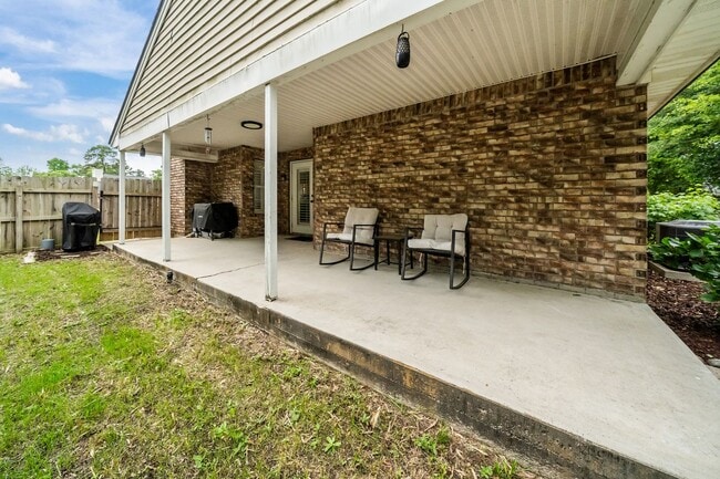 Building Photo - Whitemarsh Island Gem - Charming 3-Bedroom Home on a Corner Lot in Battery Point