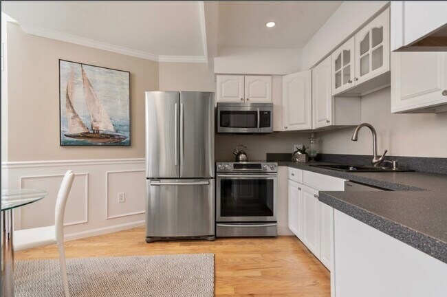 Building Photo - 106 13th St