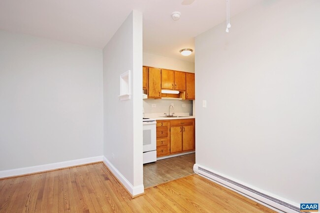 Building Photo - 2114 Ivy Rd