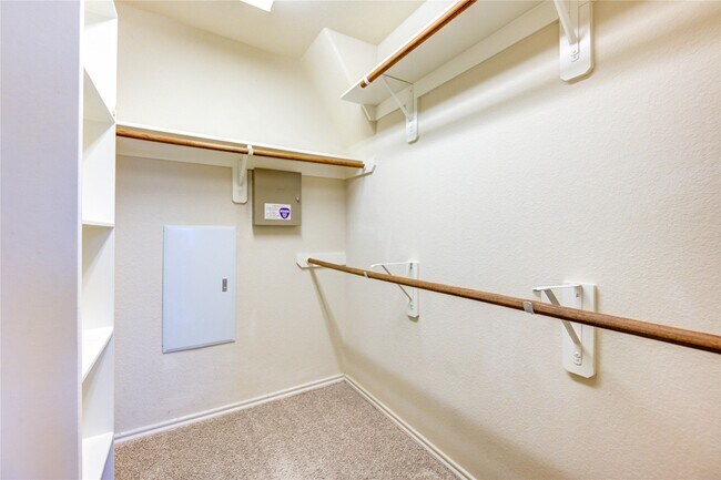 Building Photo - 6442 Haywards Crossing S Cir