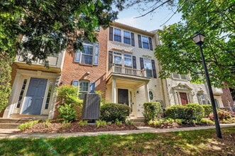 Building Photo - 978 Harrison Cir