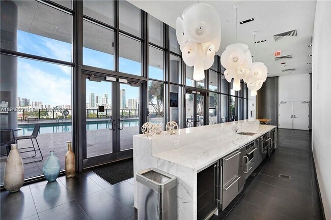 Building Photo - 1600 NE 1st Ave