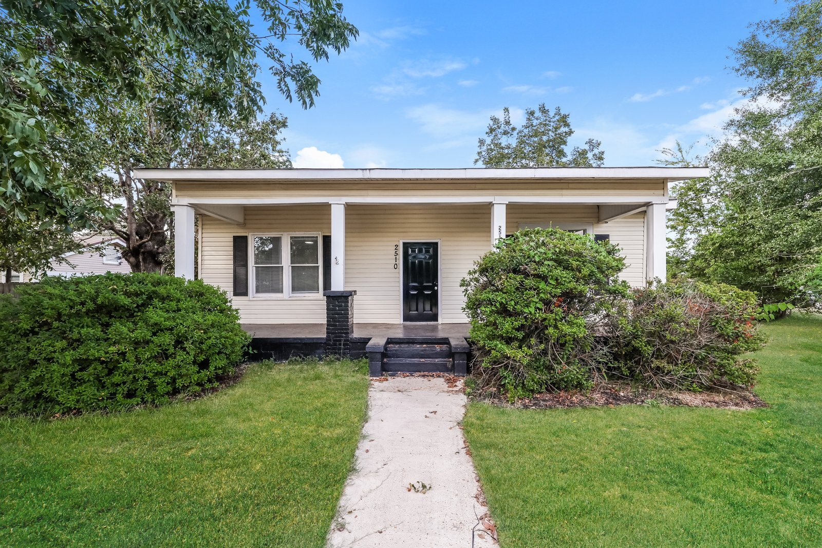 Building Photo - 2510 4th St E