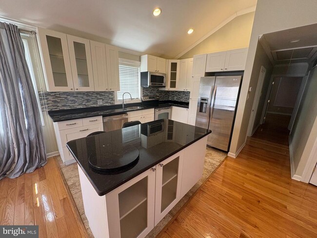 Building Photo - 7 Elfreth Rd