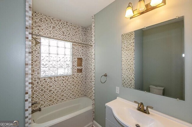 Building Photo - 1282 Monroe Dr NE