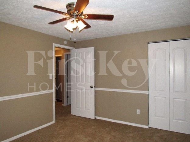 Building Photo - 5507 Armstrong Dr
