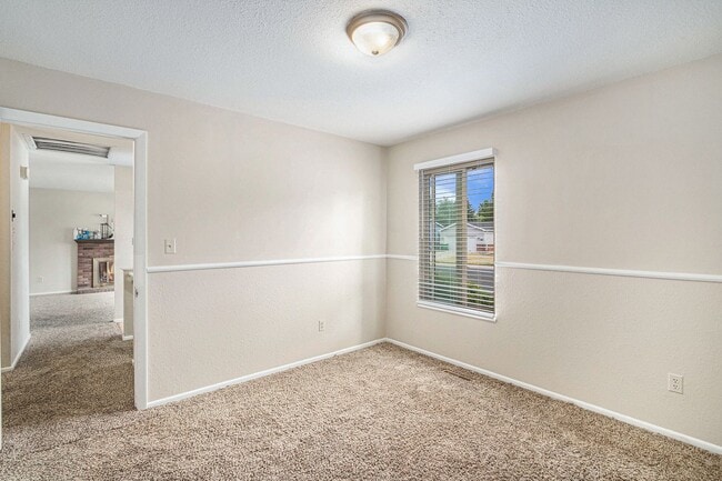 Building Photo - 906 Mansfield Dr