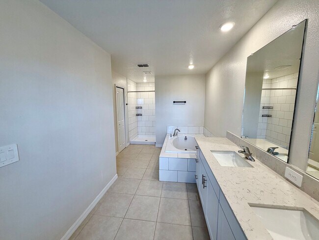 Building Photo - 9232 Bonita Mar Dr