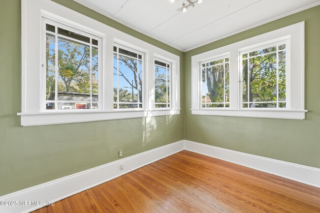 Building Photo - 1047 Cherry St