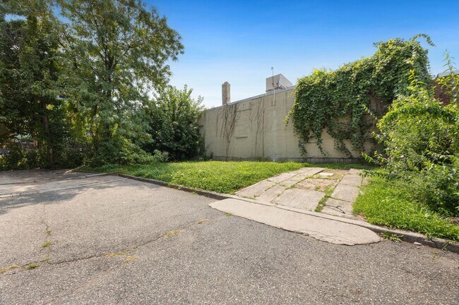 Building Photo - 347 Johnston Ave
