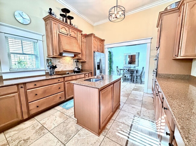 Building Photo - 509 S Willow Ave