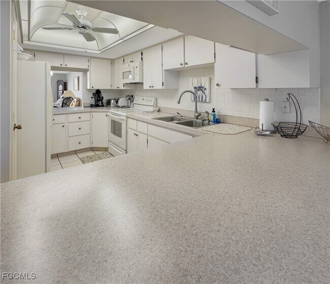 Building Photo - 4034 SE 12th Ave