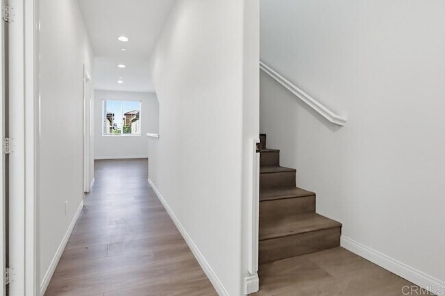 Building Photo - 1720 Santa Ivy Ave