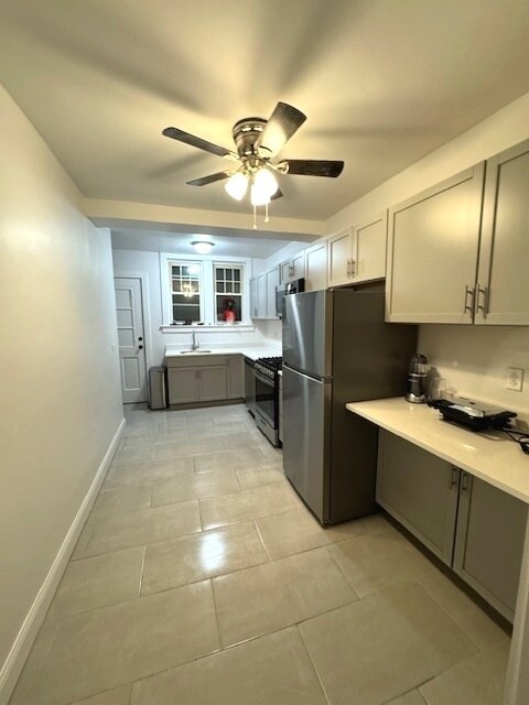 Building Photo - 1070 W Thorndale Ave