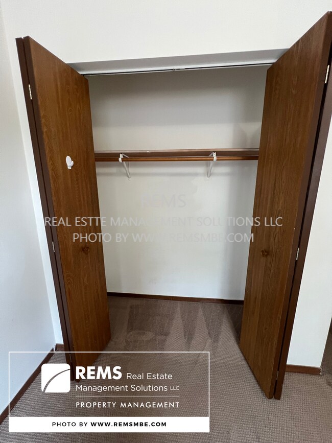 Building Photo - 554 E Slifer St