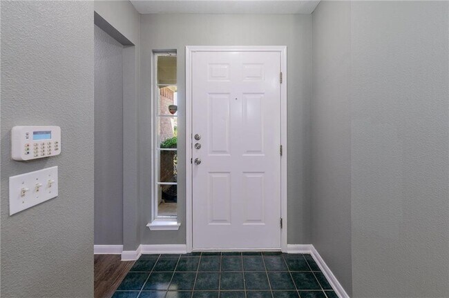 Building Photo - 1000 Honeysuckle Dr