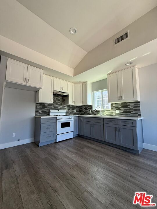 Building Photo - 8168 Whitsett Ave