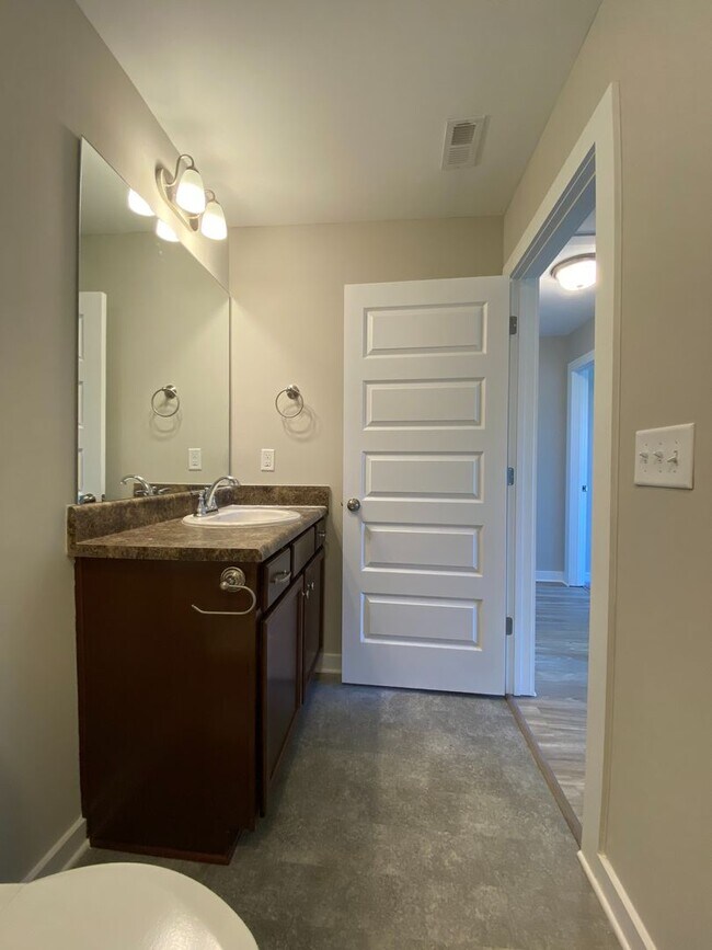 Building Photo - Gorgeous Home for Rent in Talladega, AL! A...