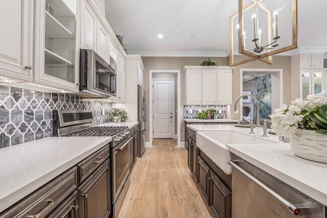 Building Photo - LUXURIOUS FUNISHED HOME IN INSPIRADA!