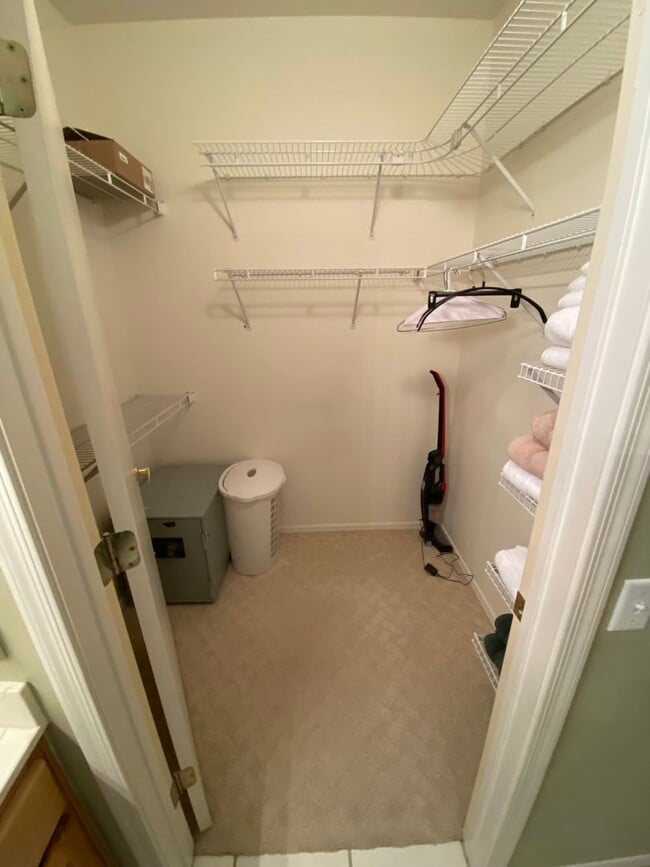 Building Photo - Wonderful 2 bed/2 bath home located in Summerlin