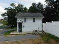 Building Photo - 404 Cherry Ave