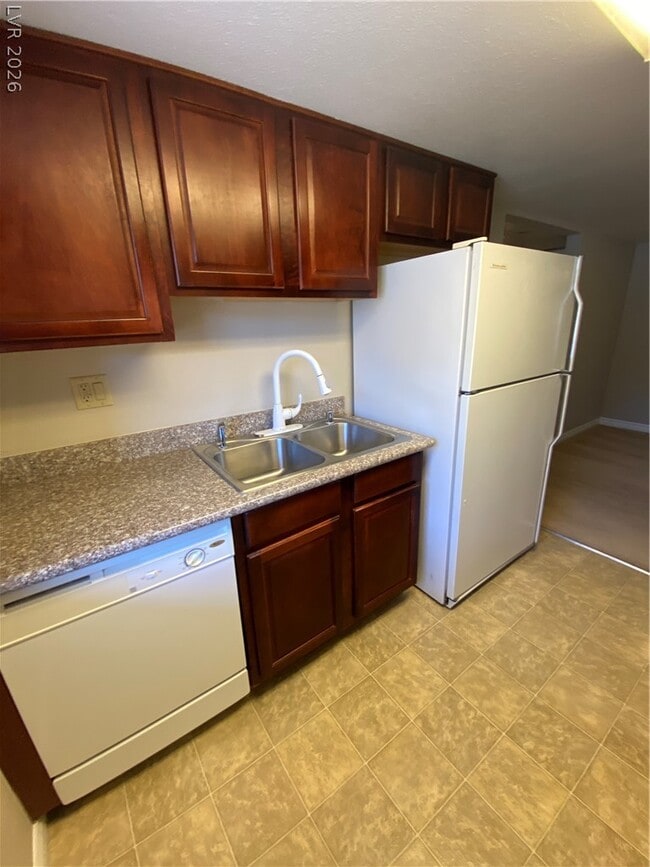 Building Photo - 5163 Indian River Dr