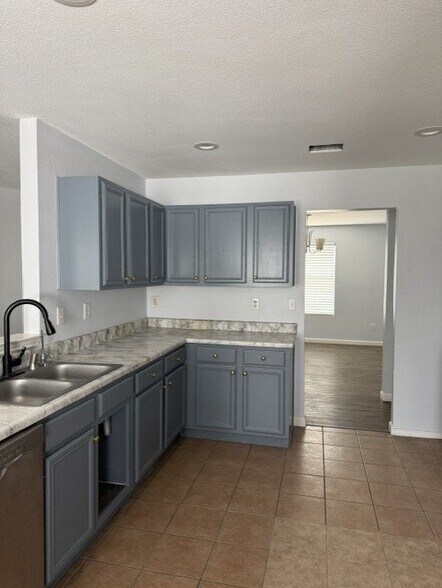 Building Photo - 1451 Glenwick Dr