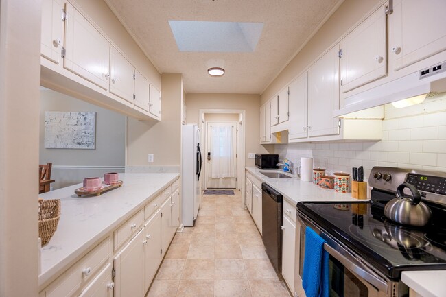 Building Photo - 35 Preston Dr