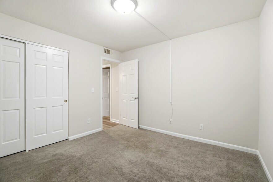 Building Photo - 9760 Bunker Hill Ln