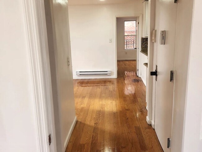 Building Photo - 3663 Bronxwood Ave