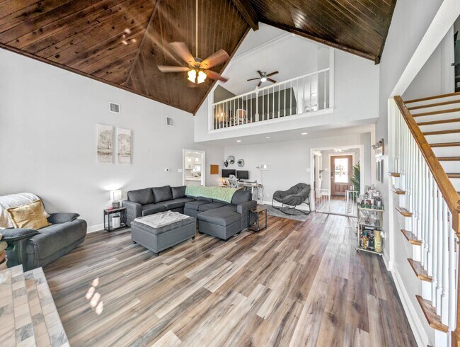 Building Photo - 3404 Lake Lynn Dr