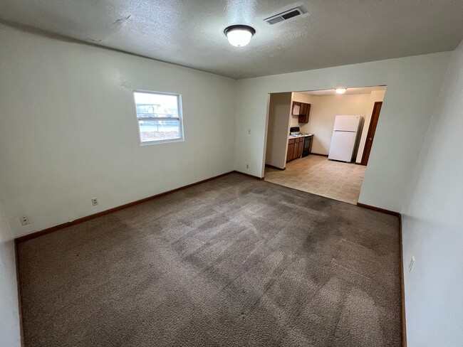 Building Photo - 216-218 W Home St