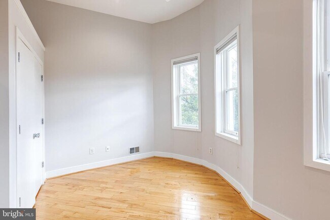 Building Photo - 632 E Fort Ave