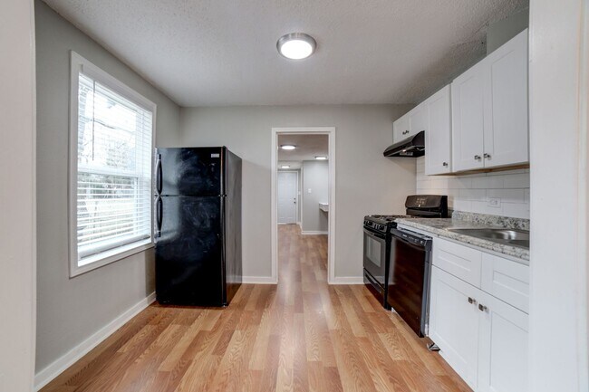 Building Photo - S Trenton Ave Triplex
