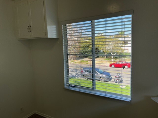 Lots of Light - 3137 S Barrington Ave