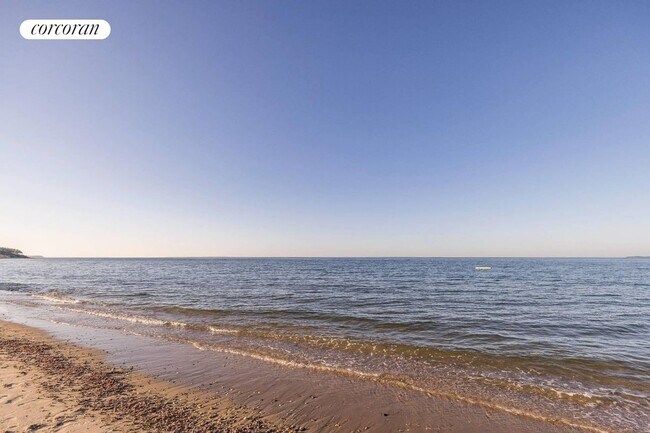 Building Photo - 83 3 Mile Harbor Dr