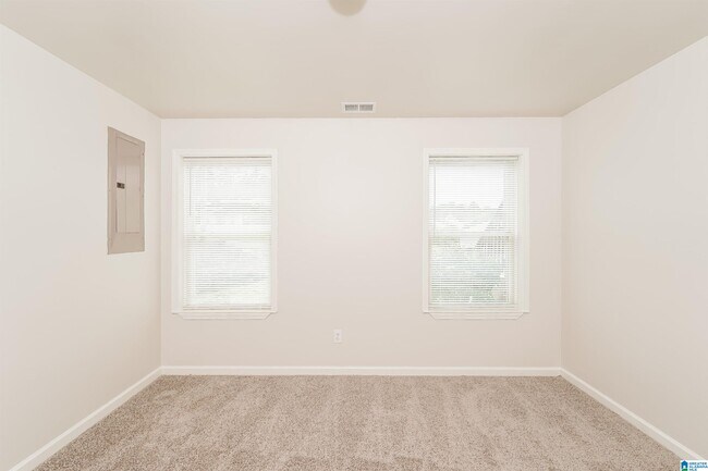Building Photo - 975 Moonlite Dr