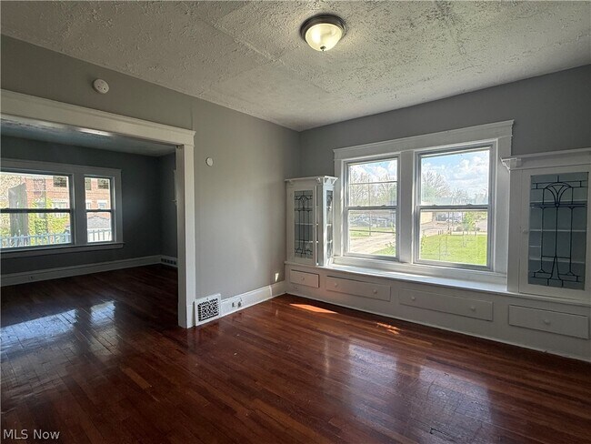 Building Photo - 1278 E 115th St