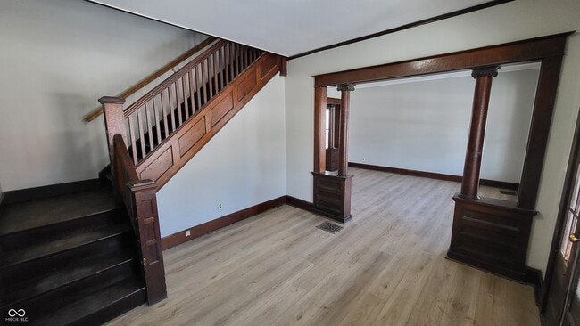 Building Photo - 852 N Rural St