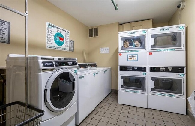 Building Photo - 350 W 50th St