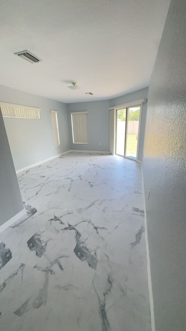 Building Photo - Marion Oaks