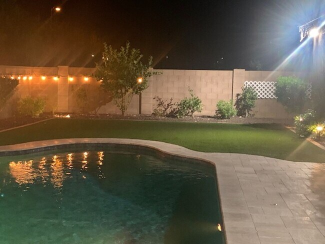 Building Photo - Gorgeous 5 Bed 3.5 Bath 3 Car garage home with private pool + SOLAR in gated community in Peoria